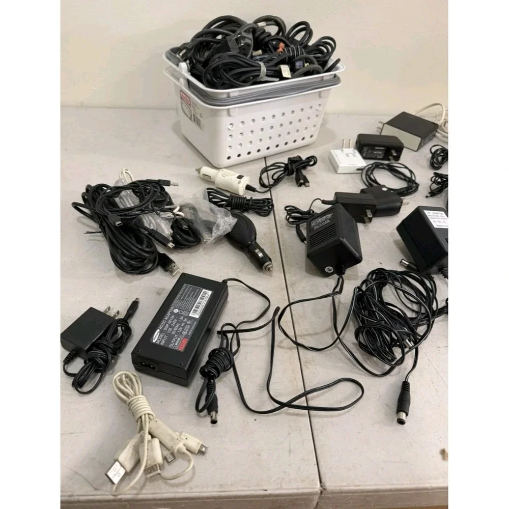 Huge Mixed Lot Of PS1 PS2 PS3 PS4 Wii Nintendo TV Wired Chargers Docking & More!